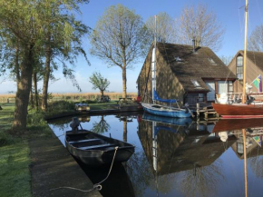 Gorgeous Lakeside Holiday Home in Gaastmeer